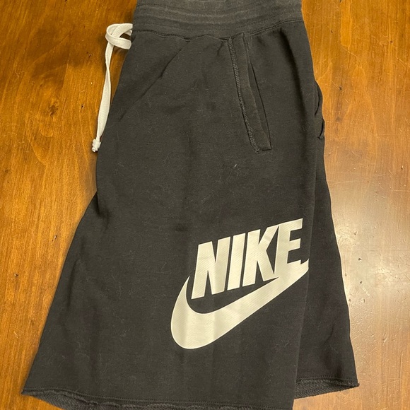 Nike shorts. - Picture 4 of 4